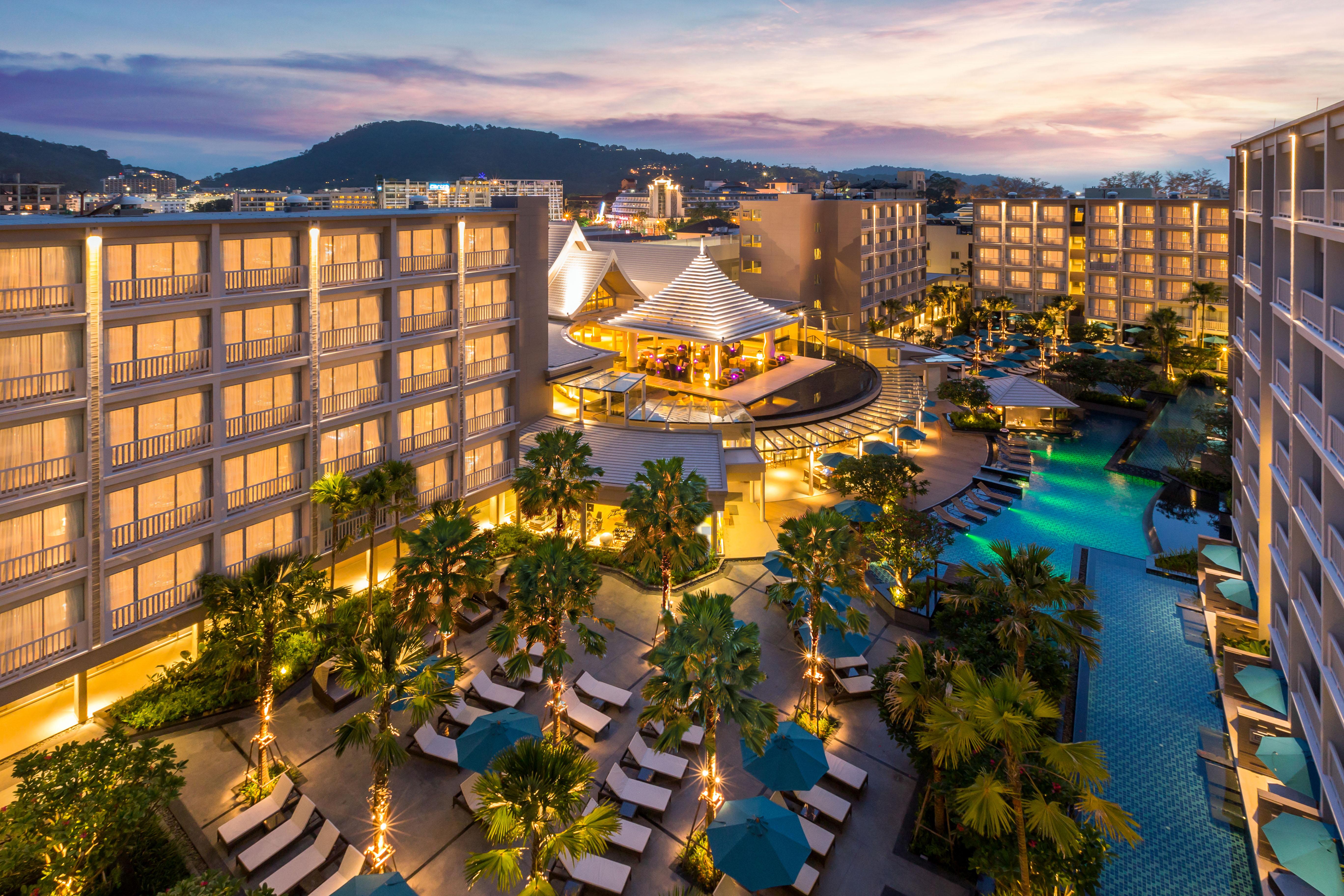 Grand Mercure Phuket Patong Екстериор снимка Hilton Phuket Resort and Spa
