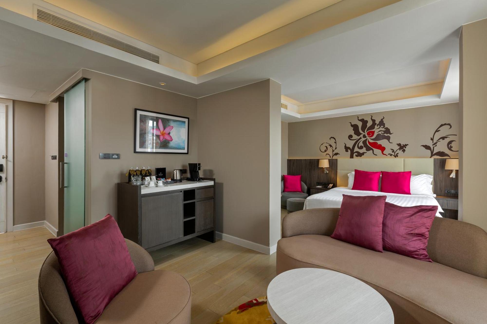 Grand Mercure Phuket Patong Екстериор снимка A suite at the hotel