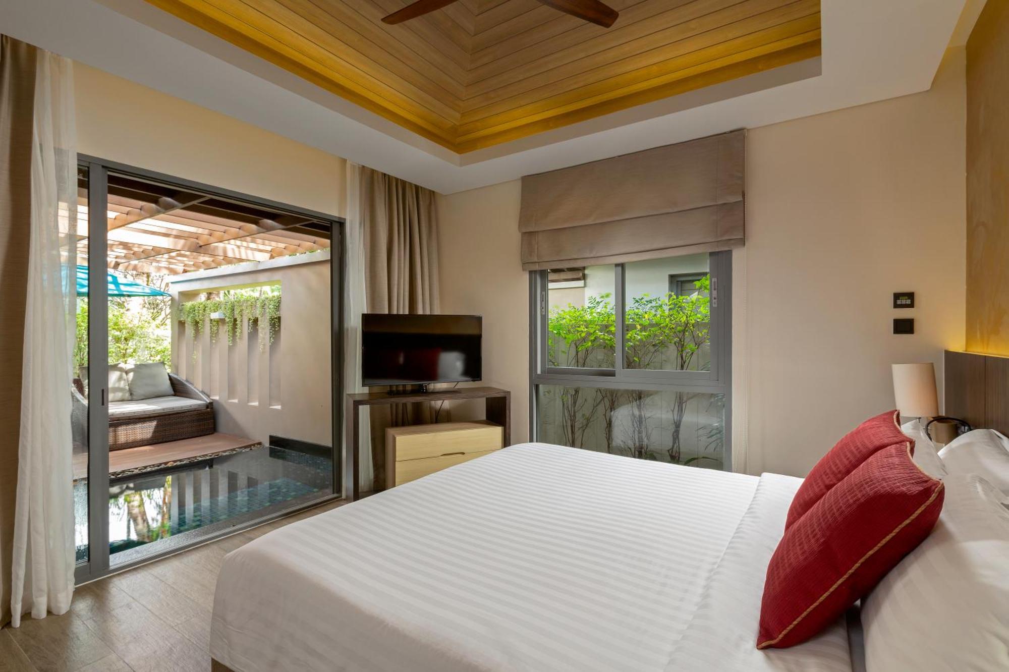 Grand Mercure Phuket Patong Екстериор снимка A bedroom at the hotel