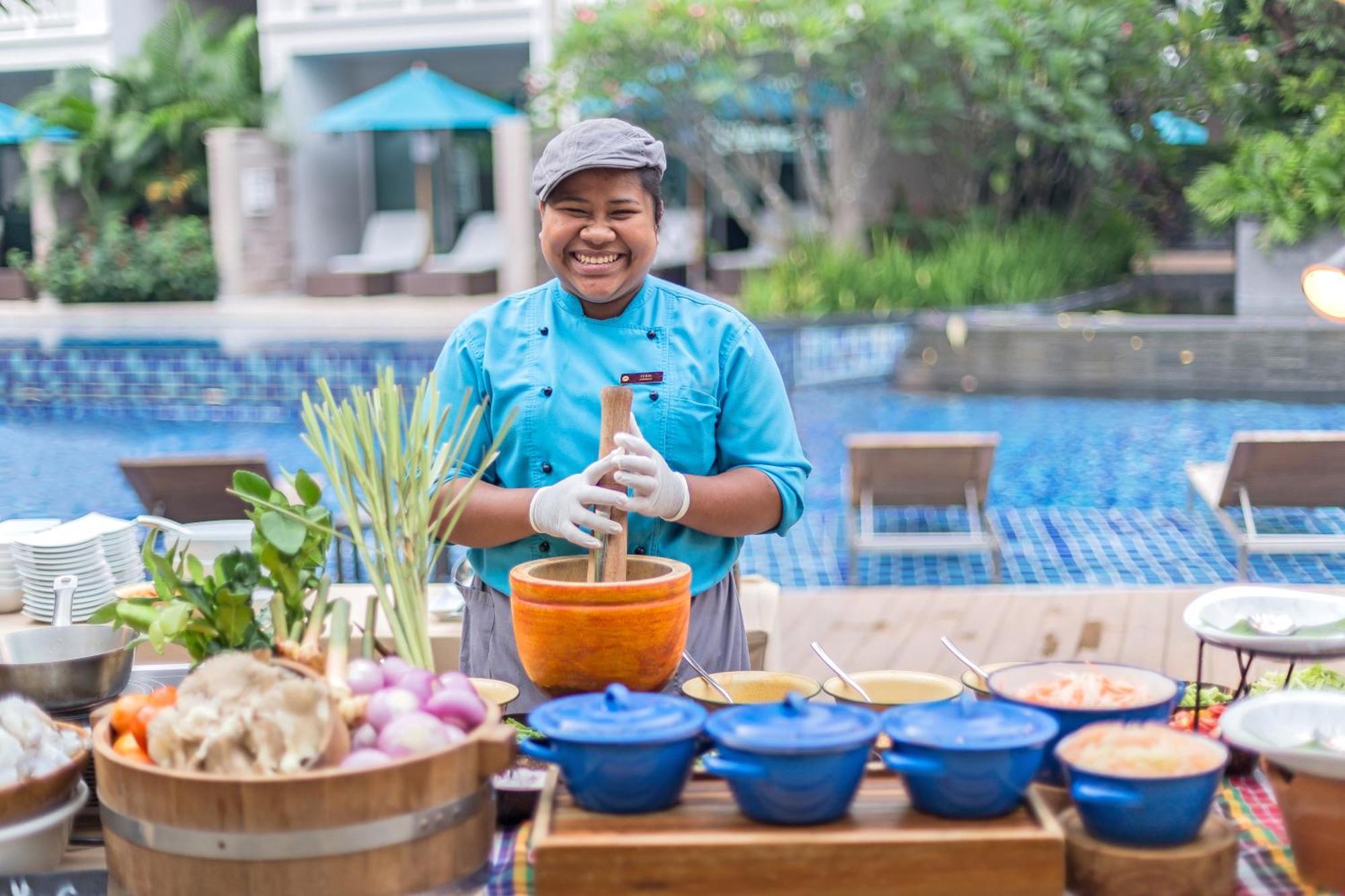 Grand Mercure Phuket Patong Екстериор снимка Thai cuisine