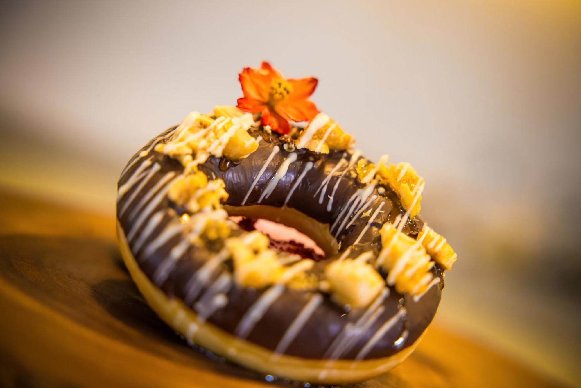 Grand Mercure Phuket Patong Екстериор снимка A doughnut