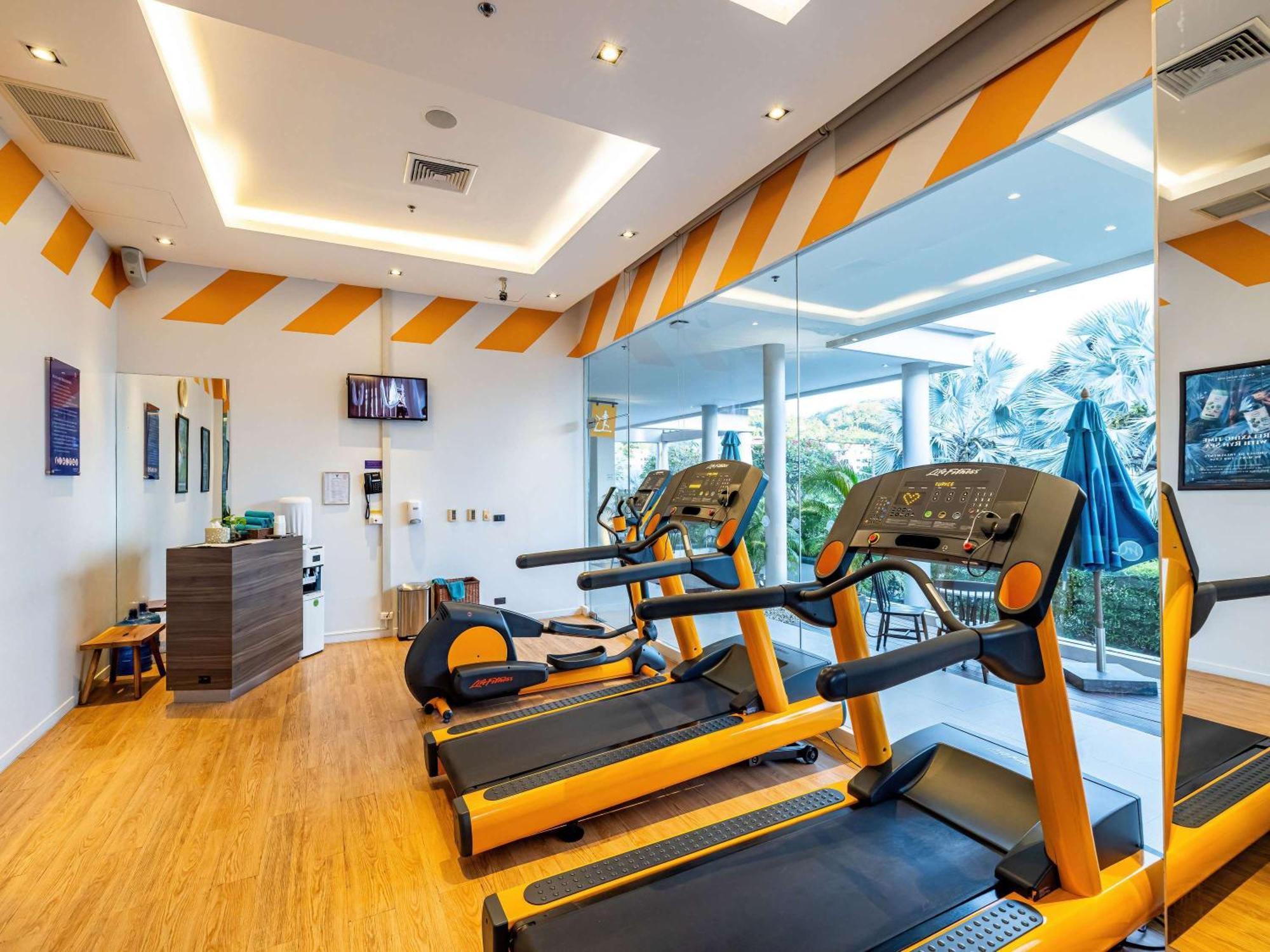 Grand Mercure Phuket Patong Екстериор снимка The gym at the hotel